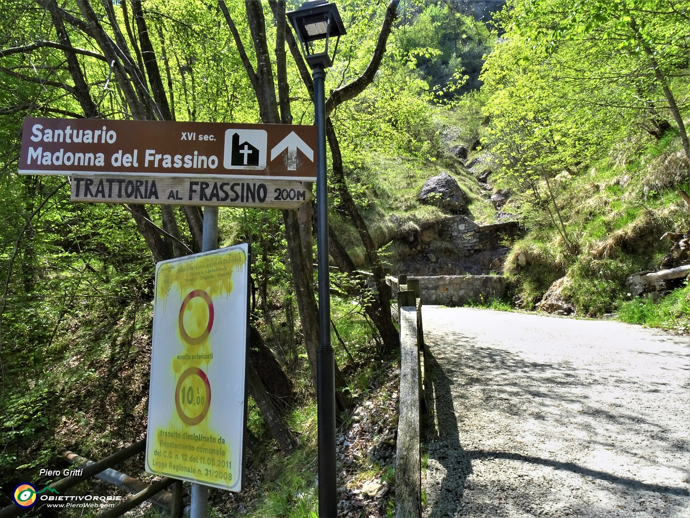 44 Inizio seconda tappa-salita al Santuario della Madonna del Frassino (954 m).JPG